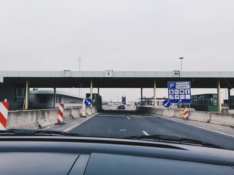 Hit the road - border