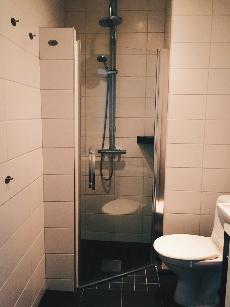 AirBnB - bathroom