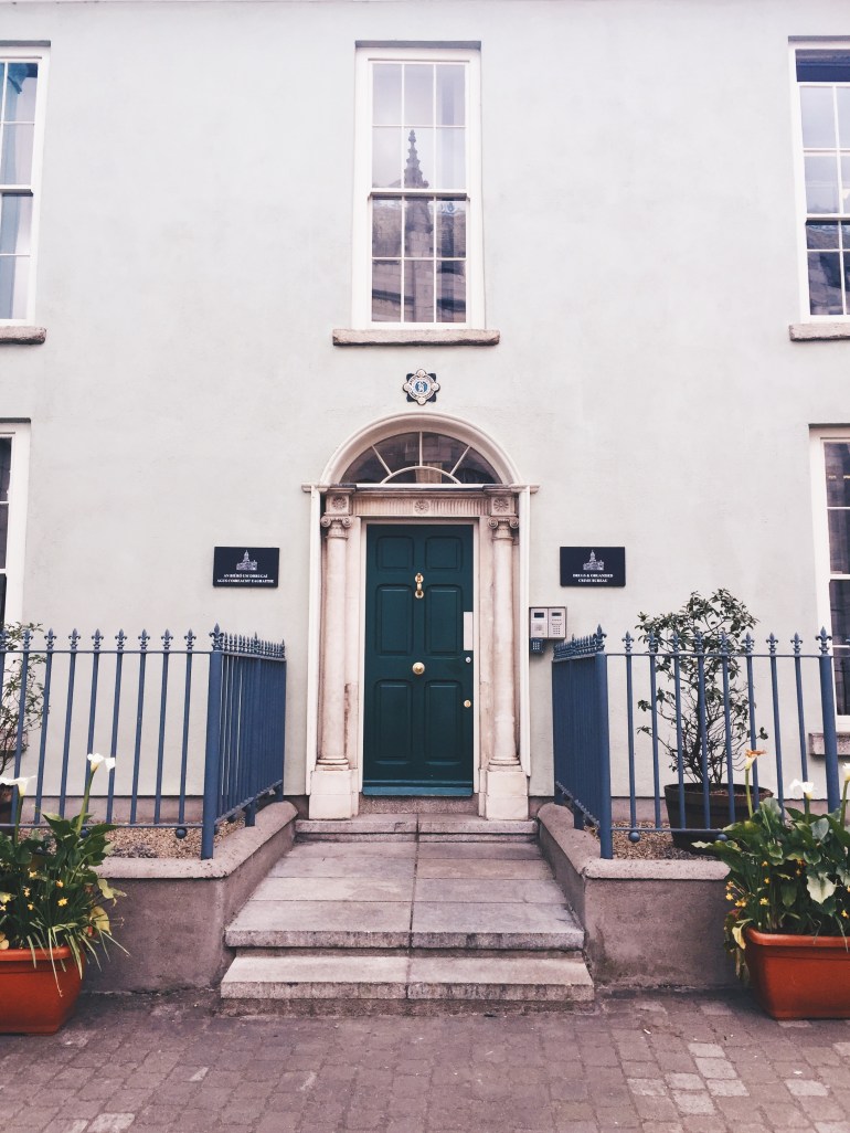 Touristing - #DoorsofDublin