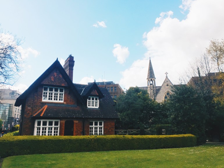 Touristing - St. Stephen's Green - HOUSE