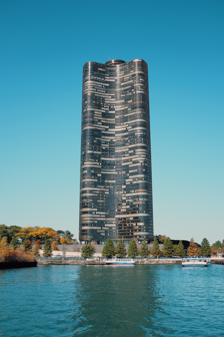 rivertour - black skyscraper