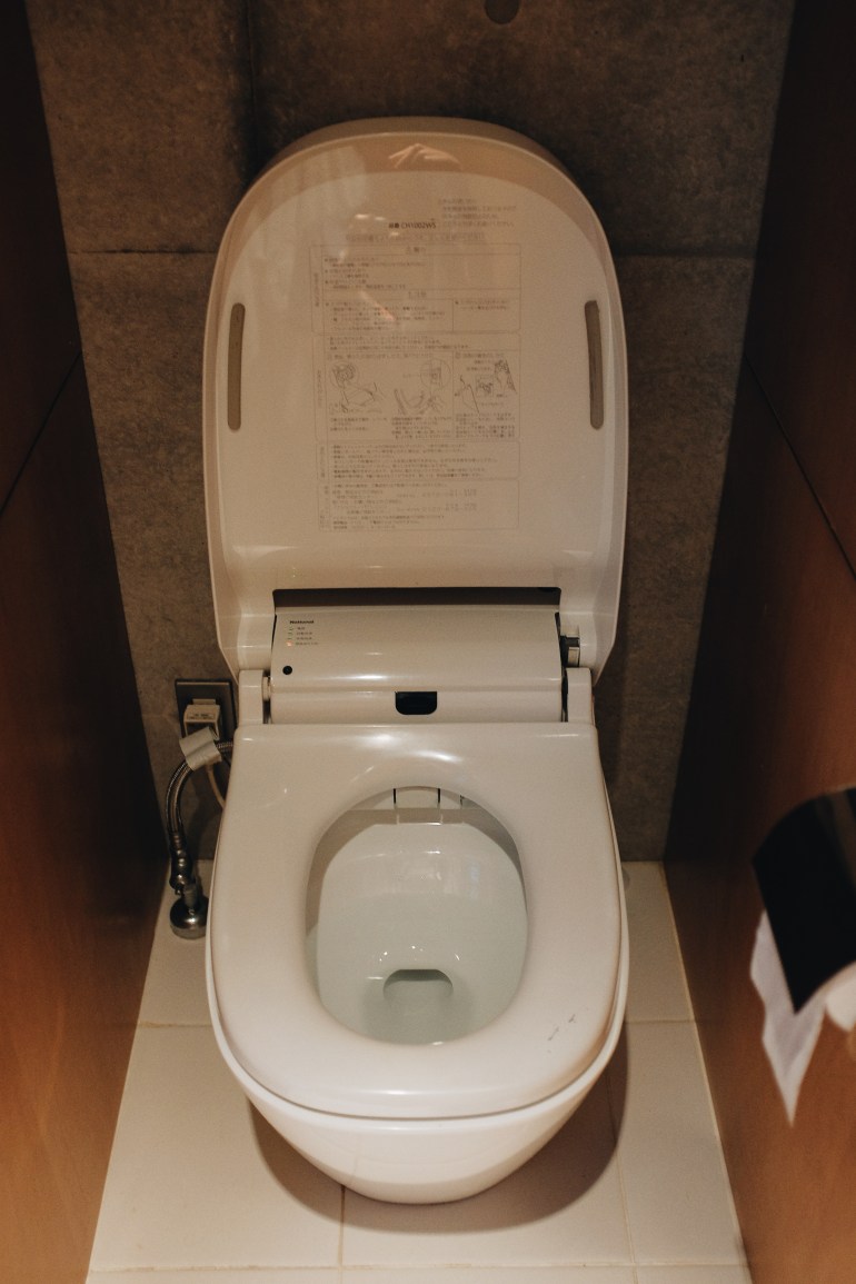 airbnb toilet