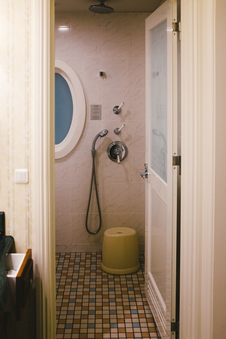 Tokyo Disneyland Hotel bathroom