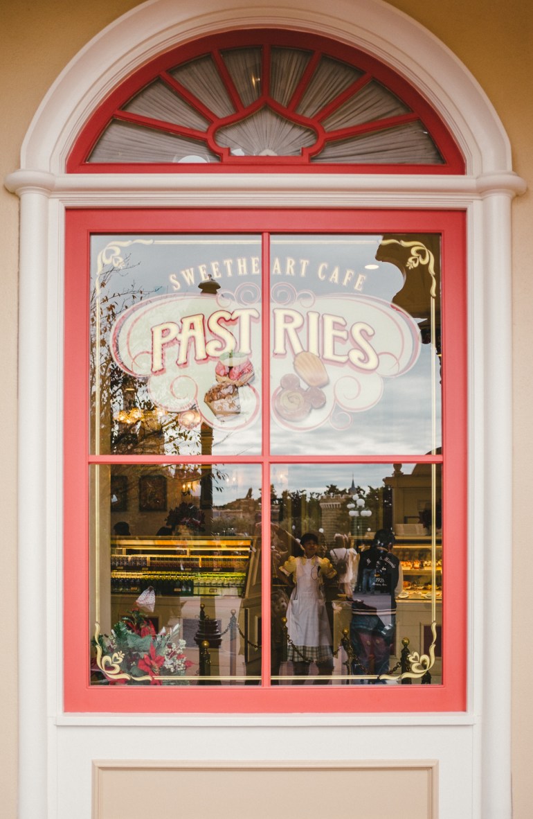 Tokyo Disneyland Sweetheart Cafe