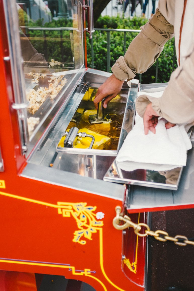 Tokyo Disneyland R2D2